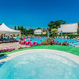 Aparthotel Blu Marlin Con Piscina